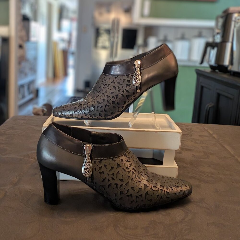 Brighton Mantilla Rhythm Pewter Almond Toe Block Heel Zip Leather 8M Excellent!